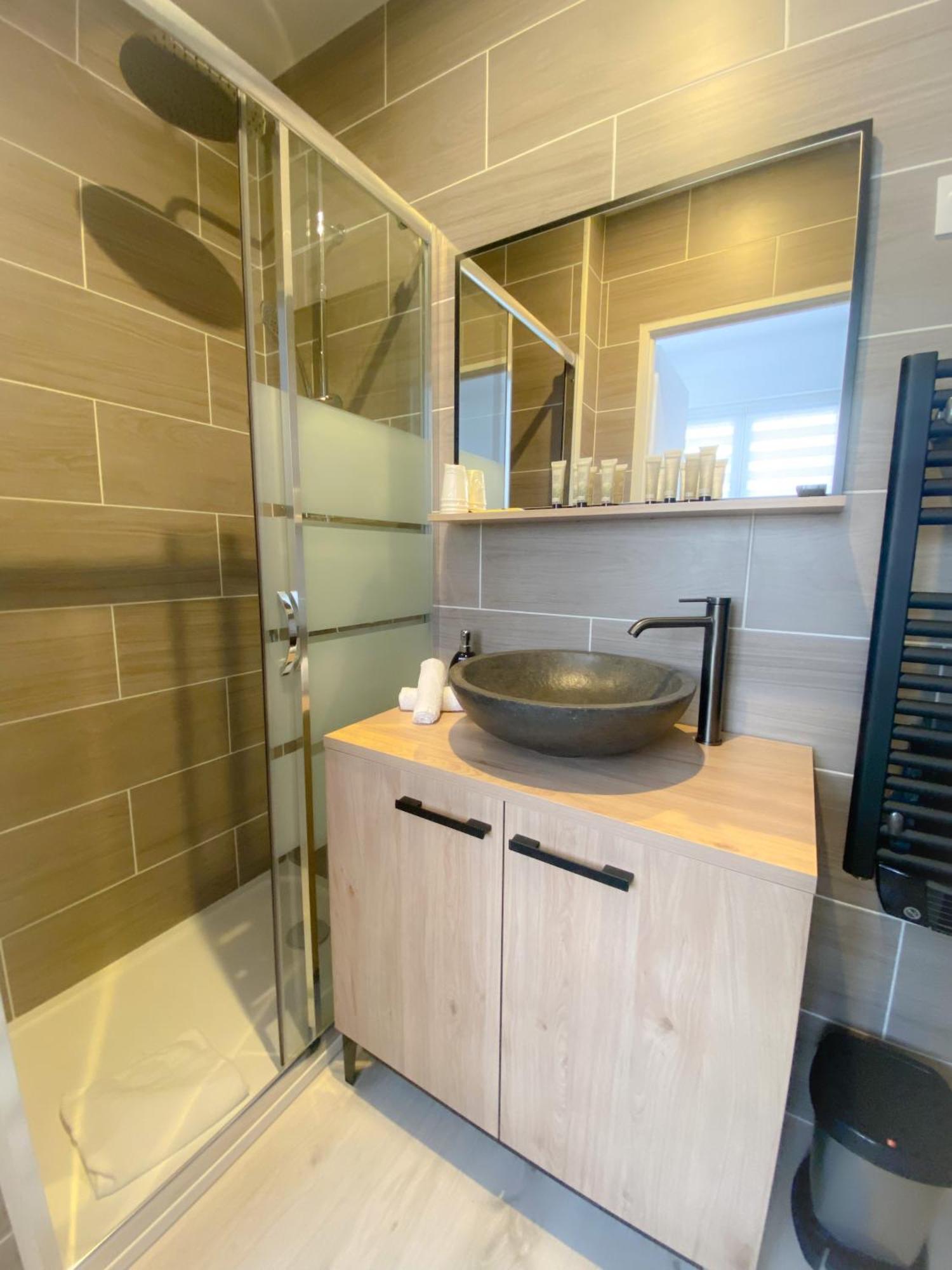 Le Vendee Apartment Calais Bagian luar foto